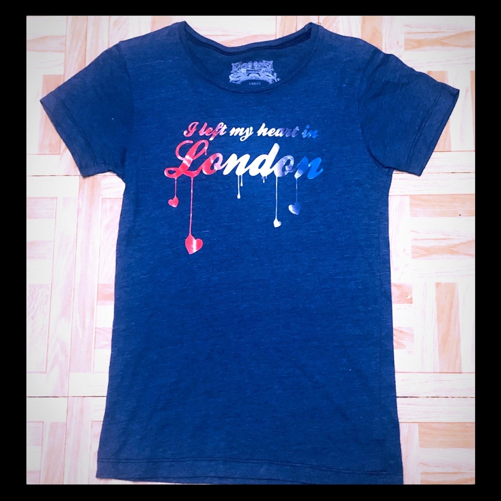 UO “I left my heart in London” shirt blue S